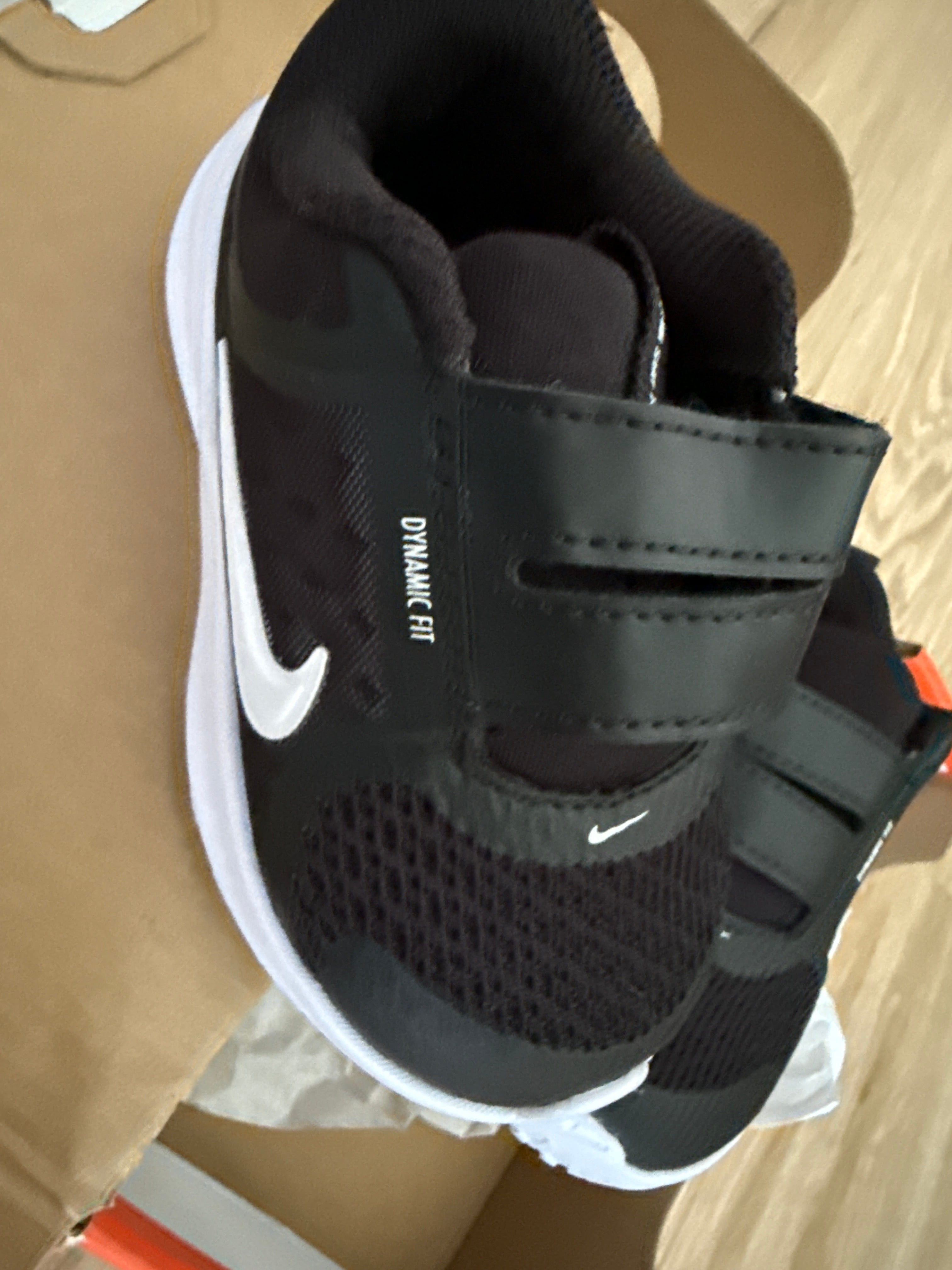 Nike Kinder-Sneaker mit Klettverschluss – Gr. 21 – Schwarz/Weiß – Neu mit Karton