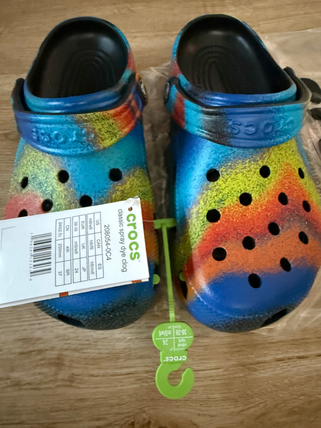 Crocs in Regenbogen Farben Gr 38-39