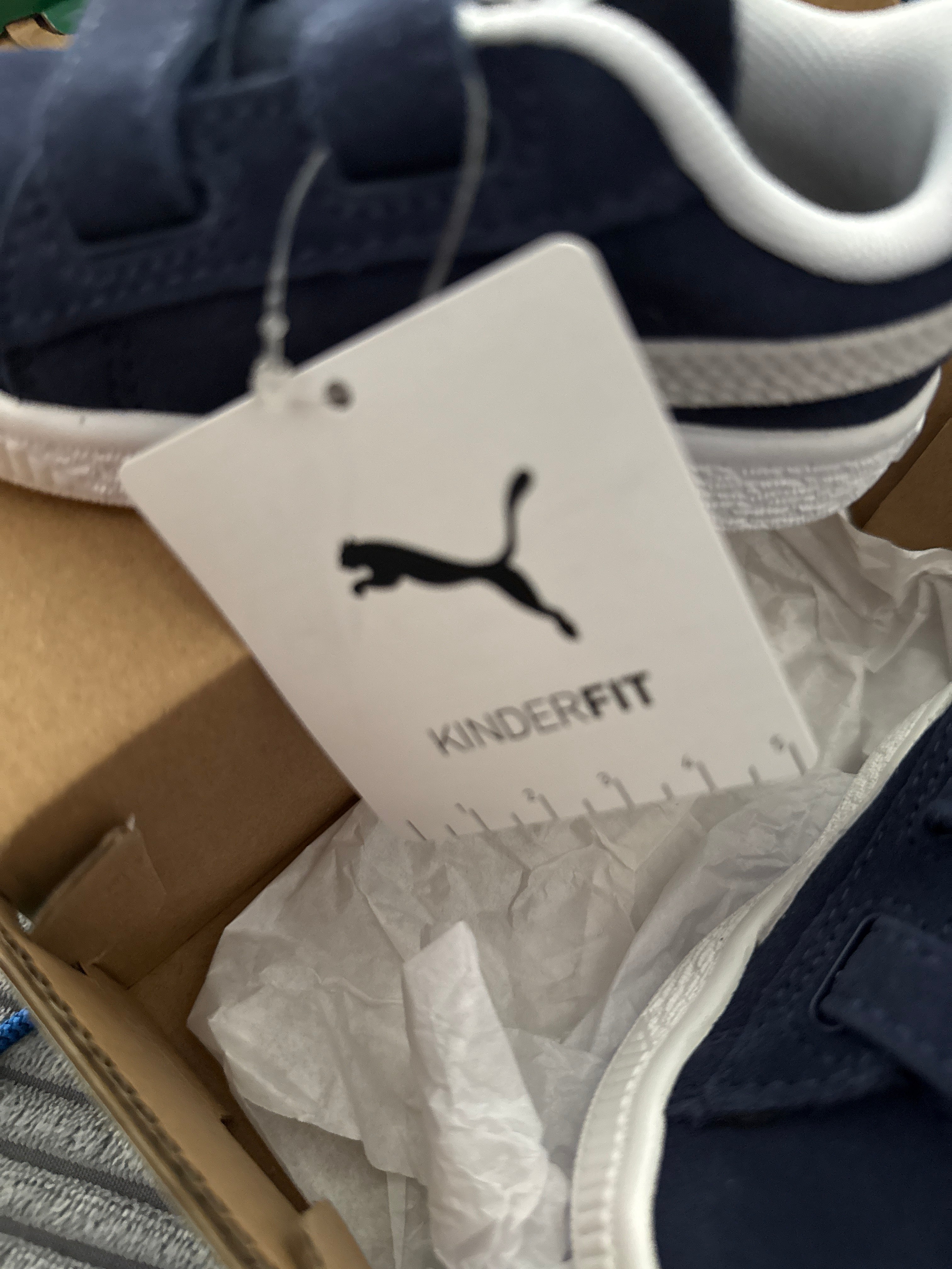 Puma Suede Kinder-Sneaker – Gr. 20 – Dunkelblau/Weiß – Neu mit Originalkarton Karton wurde geöffnet für die Fotos