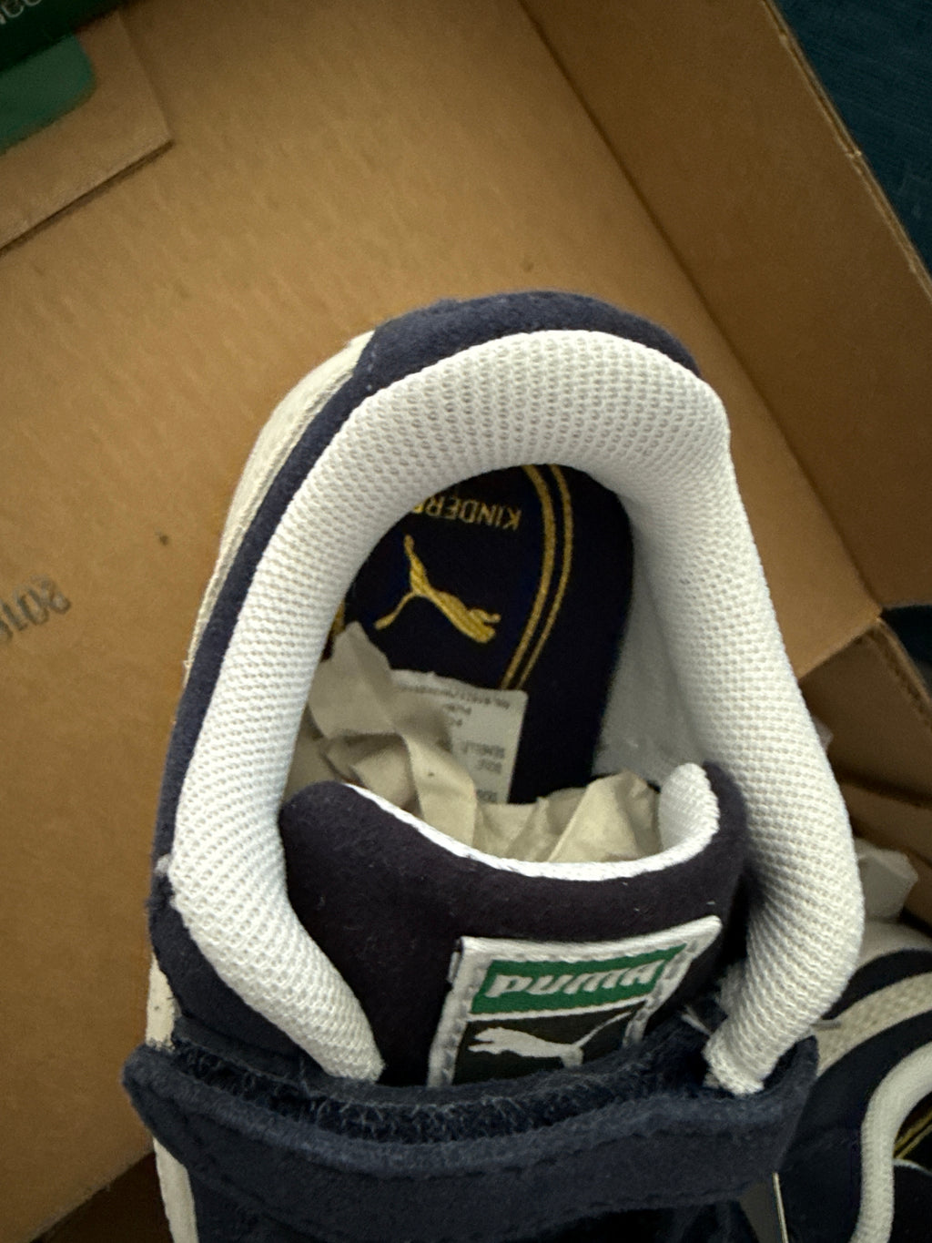Puma Suede Kinder-Sneaker – Gr. 20 – Dunkelblau/Weiß – Neu mit Originalkarton Karton wurde geöffnet für die Fotos