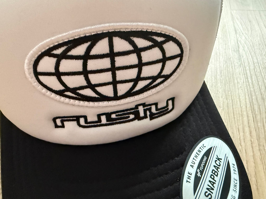 Rusty Trucker Cap – Schwarz/Weiß – Snapback – Neu & Original