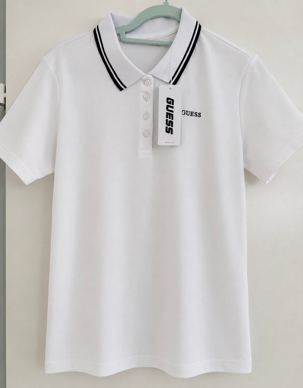 GUESS Damen Poloshirt Weiß – Größe L (fällt kleiner aus) – Neu mit Etikett