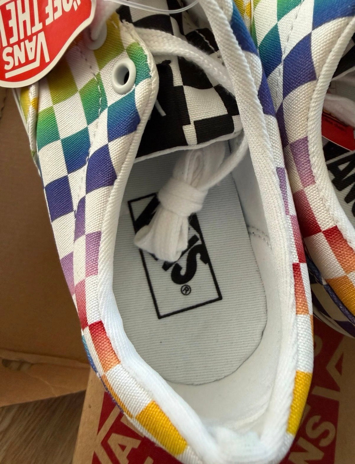 Vans Authentic – Rainbow Checkerboard – Gr. 37 – Neu mit Originalkarton