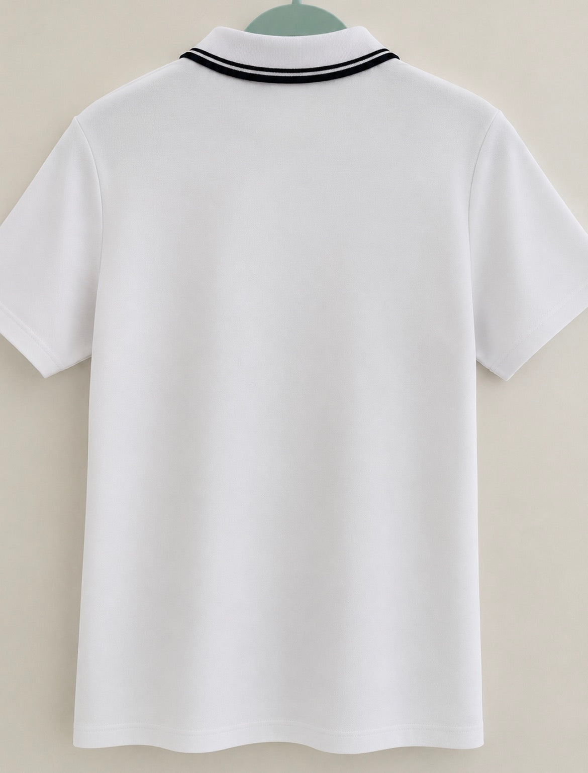 GUESS Damen Poloshirt Weiß – Größe L (fällt kleiner aus) – Neu mit Etikett