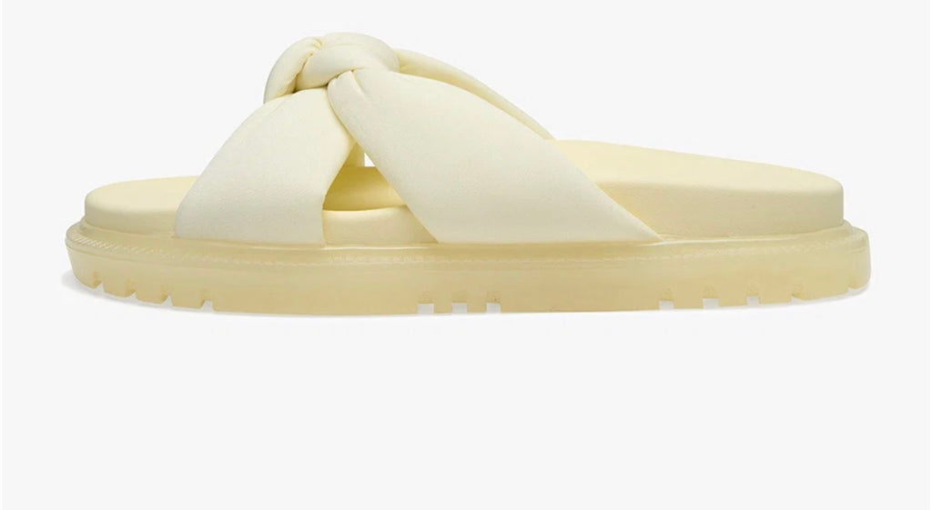 Pummys Sandalen mit Schleife – Gr. 39 – Creme/Vanille