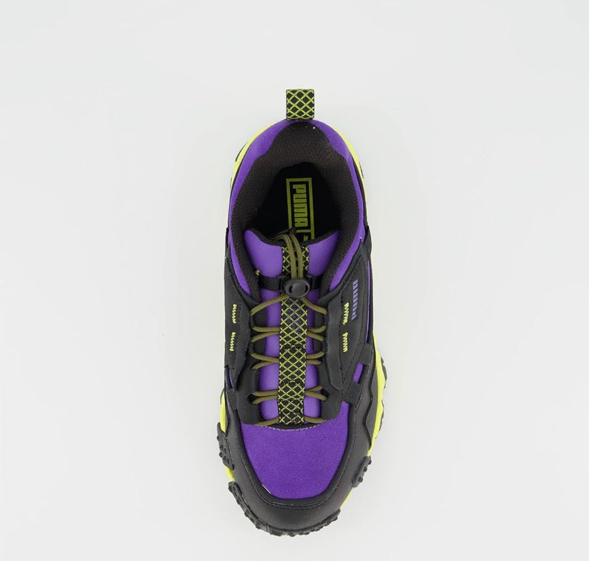 PUMA Sneaker Schwarz/Lila/Neon – Größe 39

Stylischer Retro-Sneaker mit auffälligem Farbkontrast