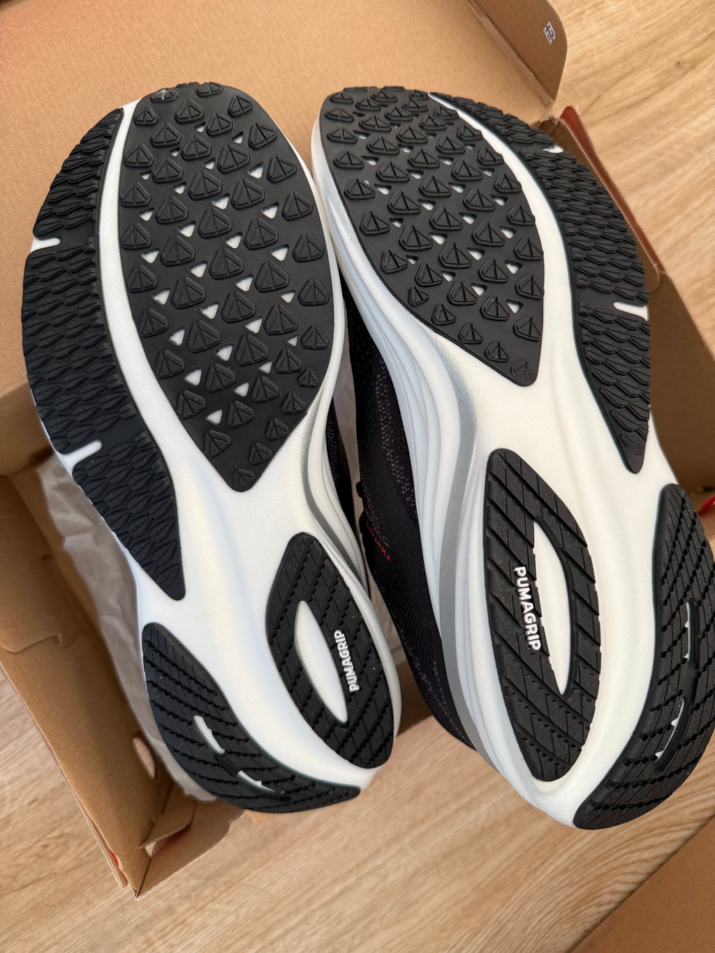 Puma Magnify Nitro 2 Herren Laufschuhe – Größe 43 – Neu | Karton beschädigt