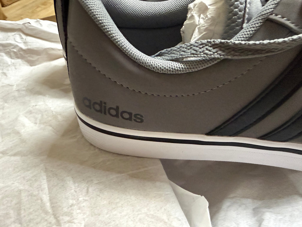 Adidas VS Pace 2.0 Sneaker – Grau – Größe 42 2/3 der Karton hat einen kleinen Defekt am Deckel
