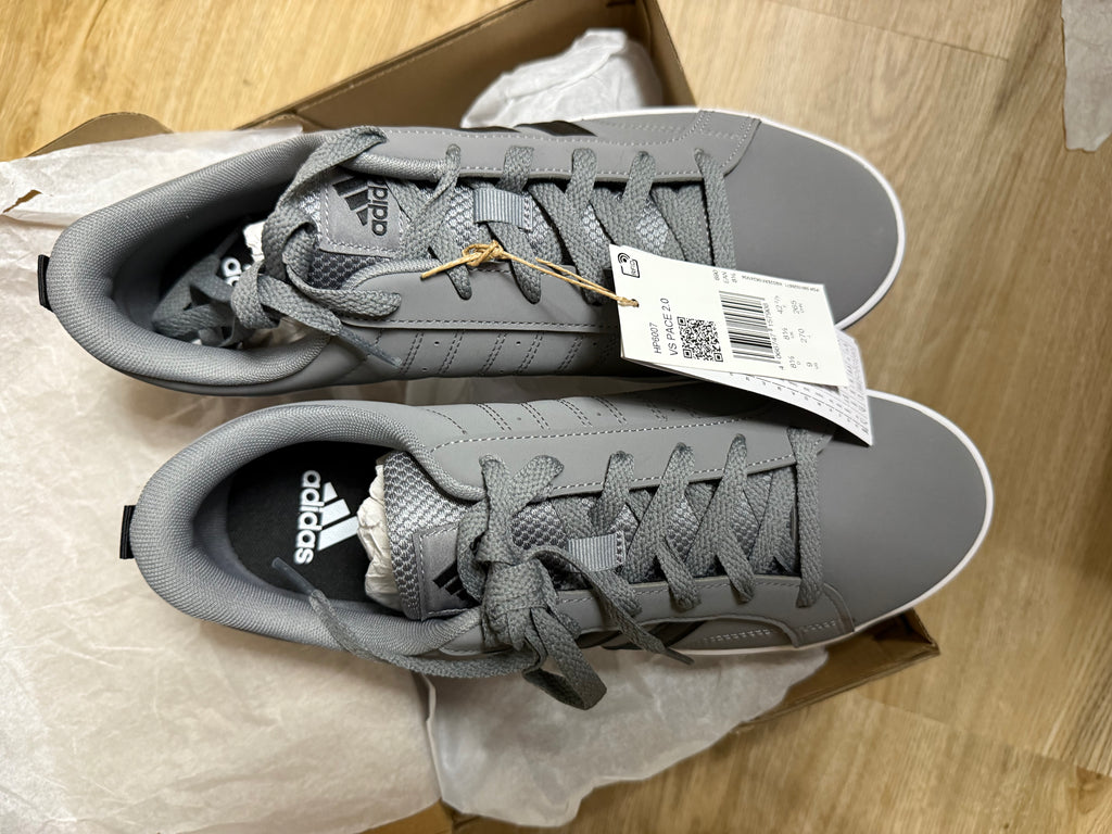 Adidas VS Pace 2.0 Sneaker – Grau – Größe 42 2/3 der Karton hat einen kleinen Defekt am Deckel