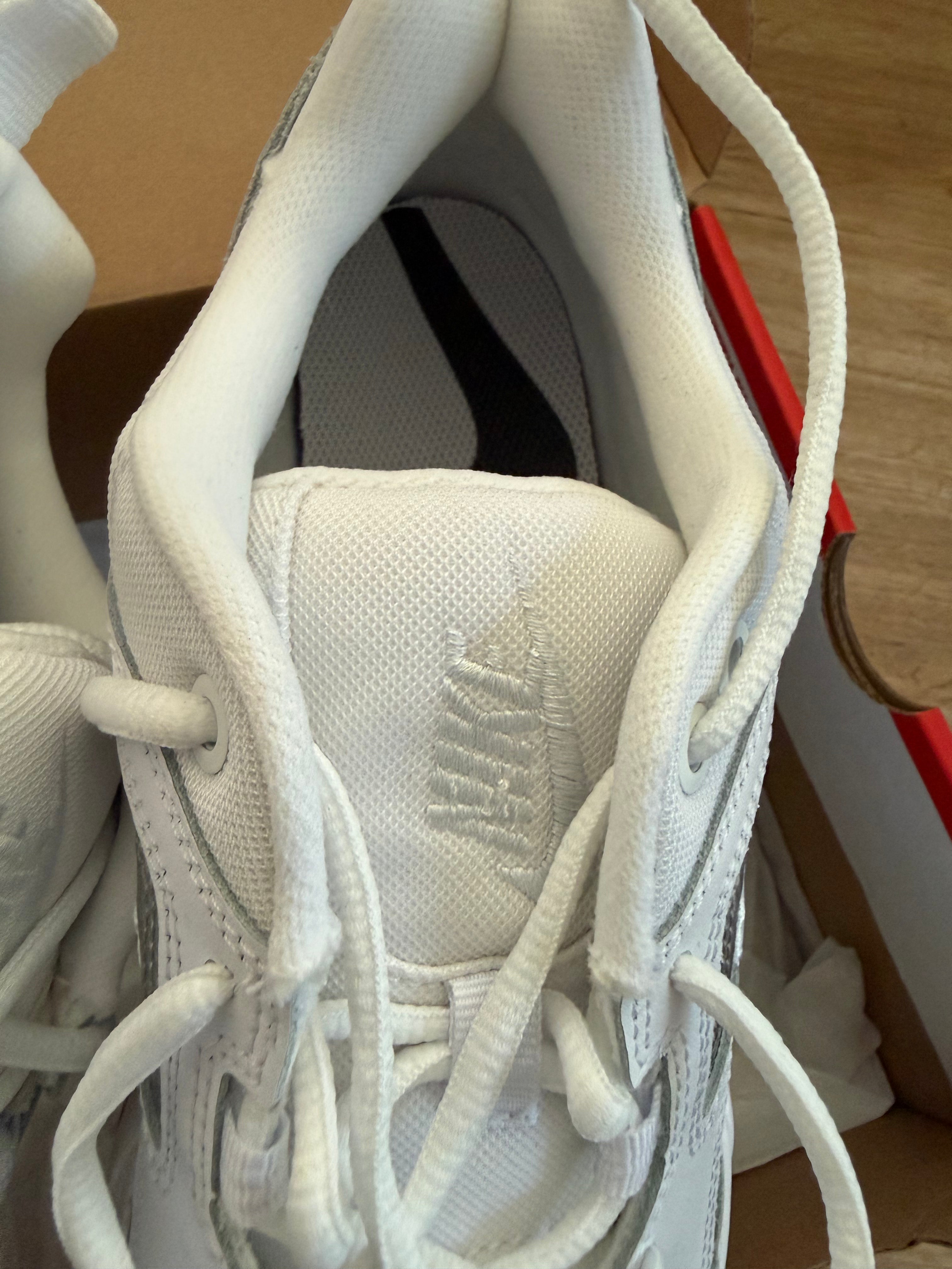 Nike M2K Tekno ESS Damen Sneaker – Gr. 40,5 – Neu – Weiß/Silber – Original mit Karton