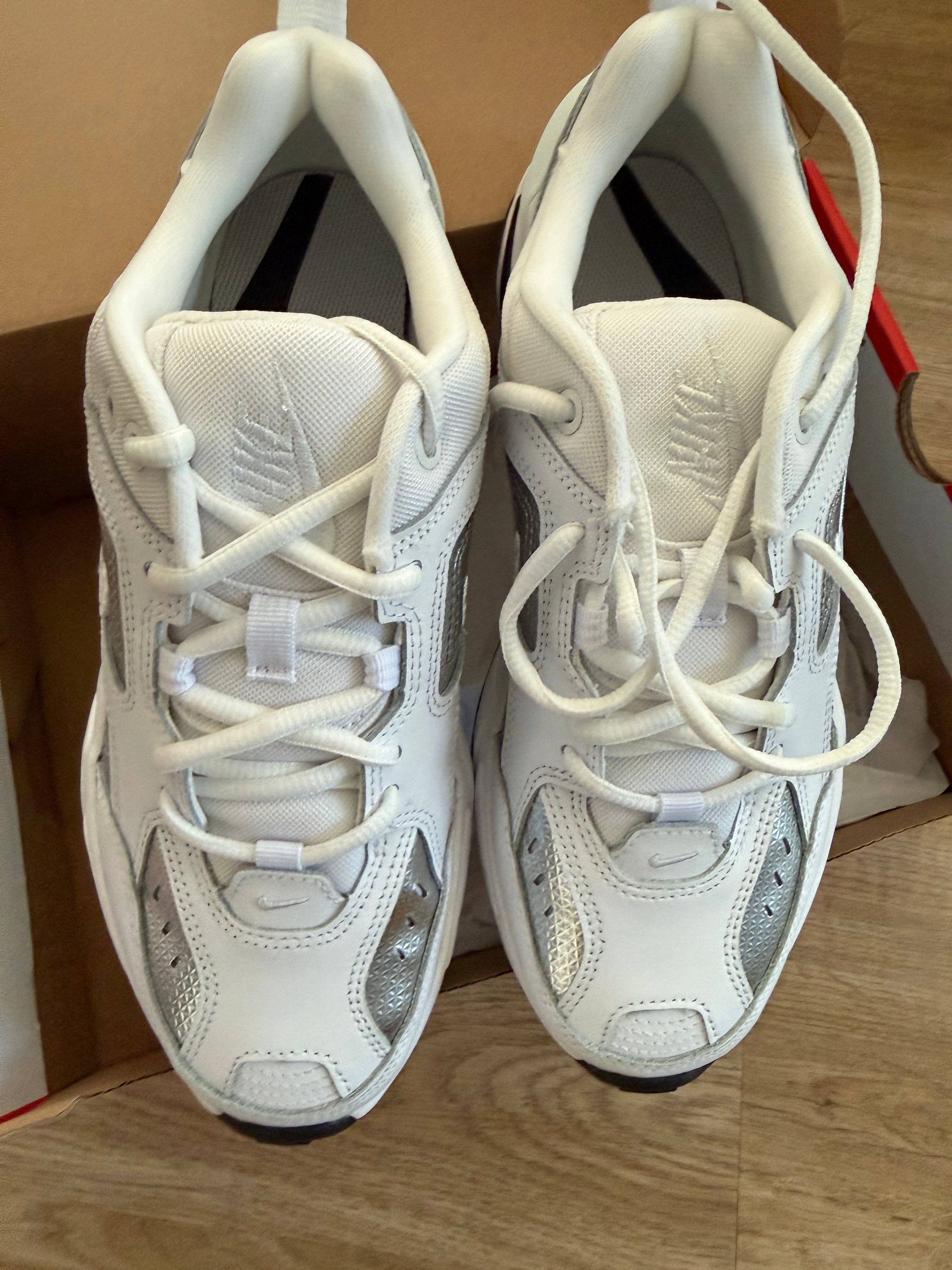 Nike M2K Tekno ESS Damen Sneaker – Gr. 40,5 – Neu – Weiß/Silber – Original mit Karton