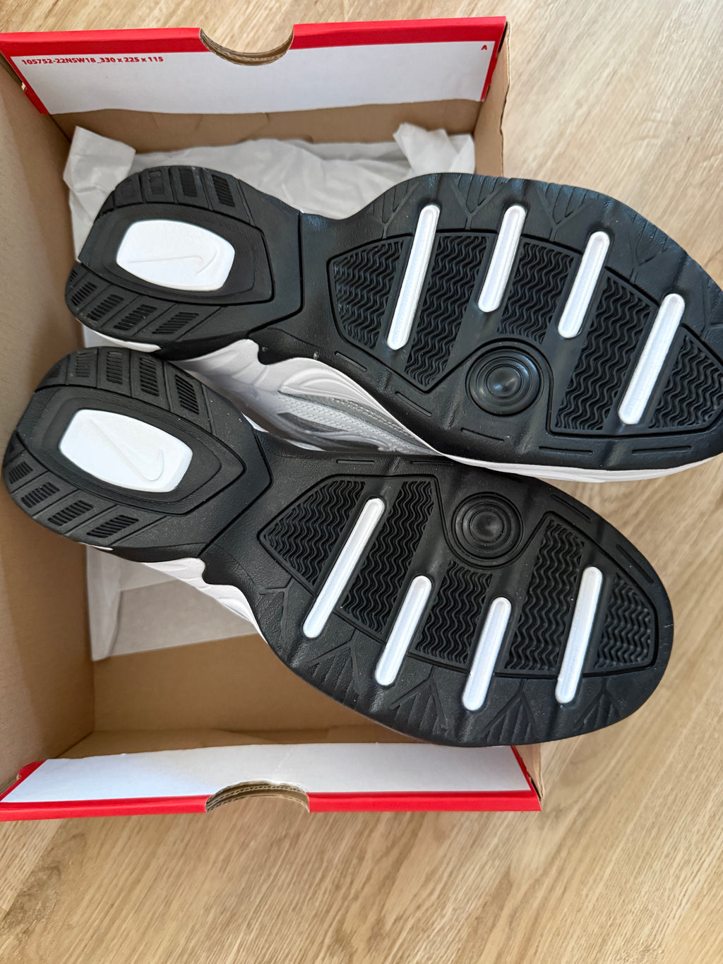 Nike M2K Tekno ESS Damen Sneaker – Gr. 40,5 – Neu – Weiß/Silber – Original mit Karton