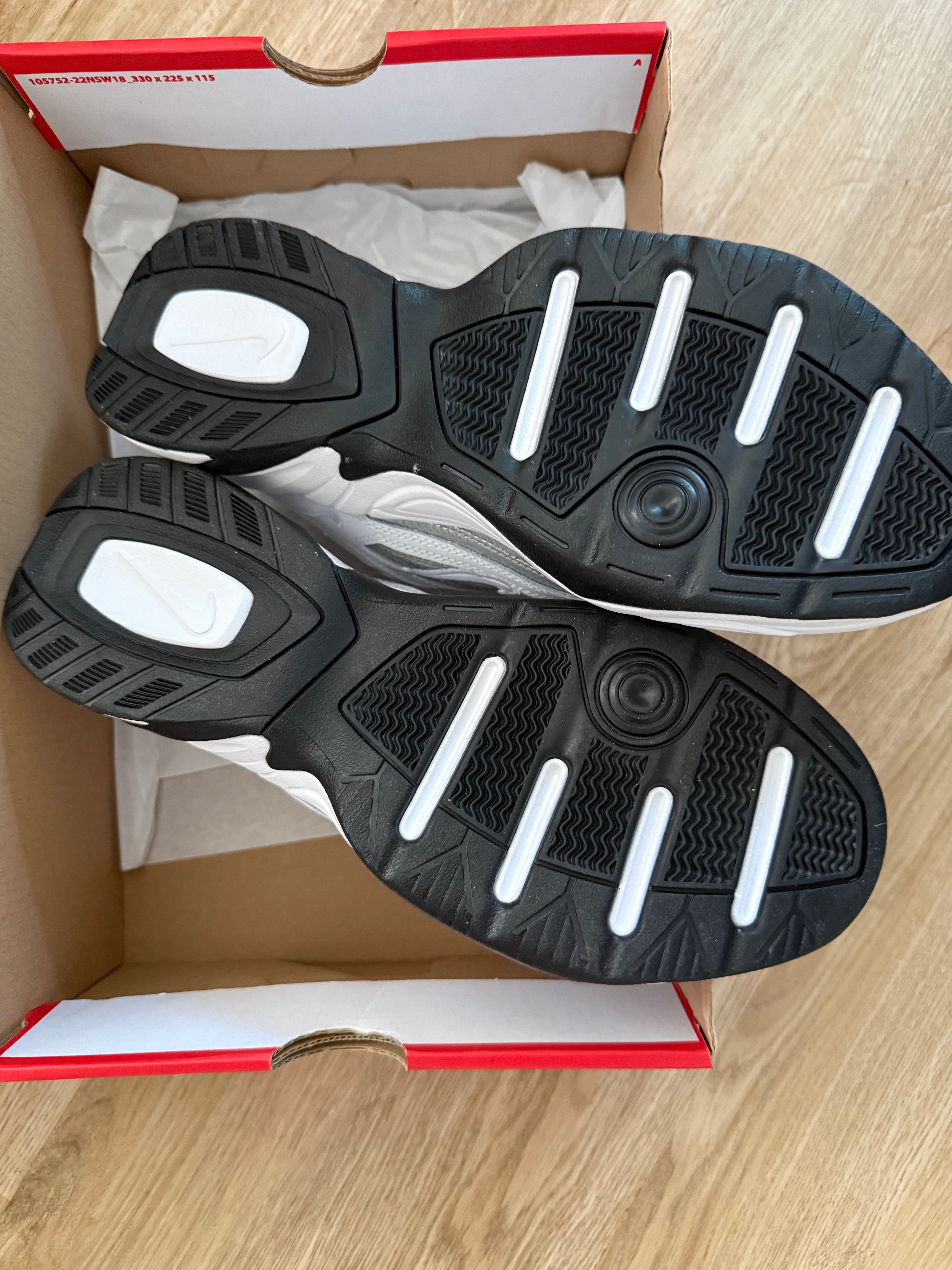 Nike M2K Tekno ESS Damen Sneaker – Gr. 40,5 – Neu – Weiß/Silber – Original mit Karton