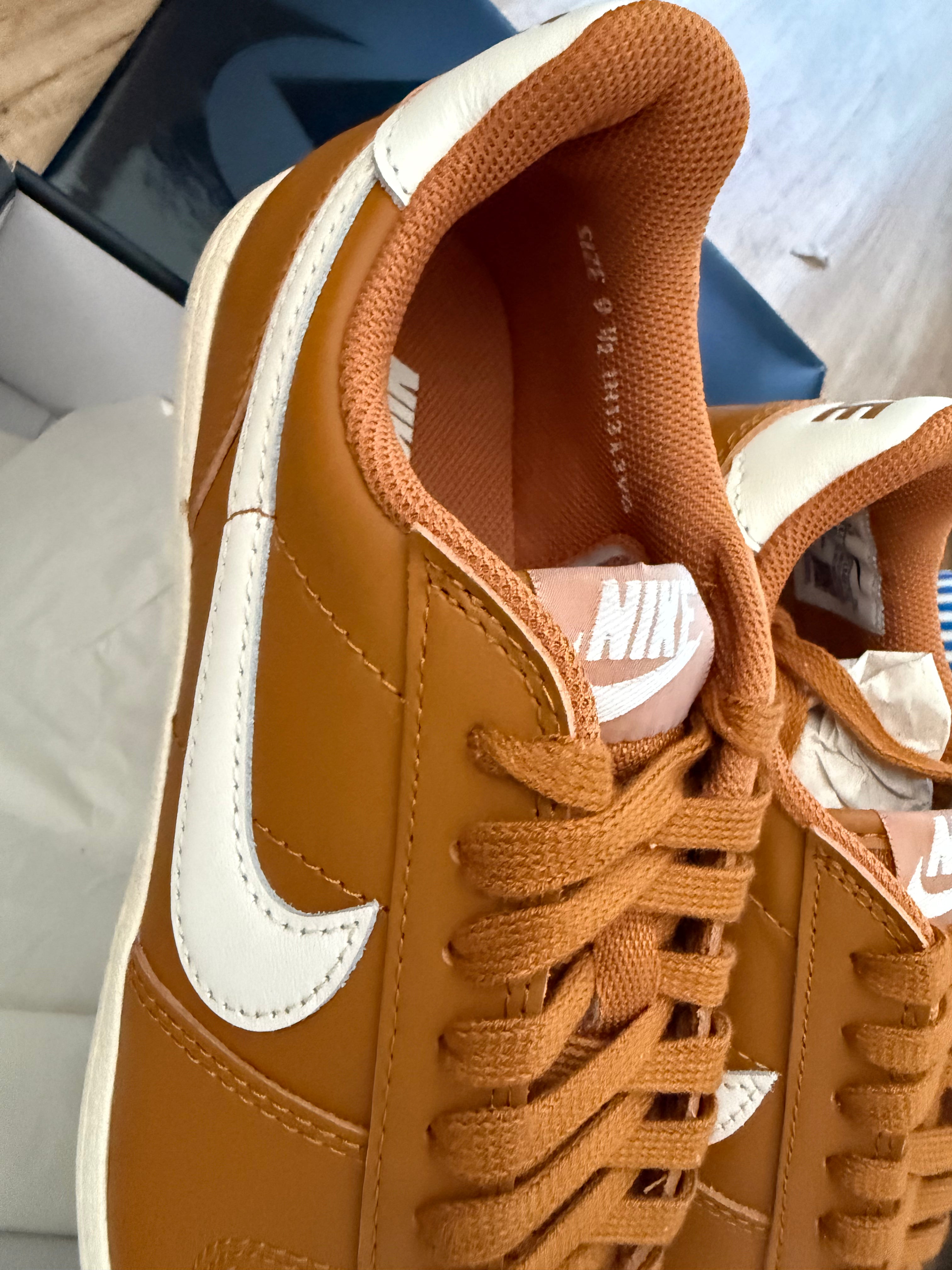 Nike Field General LTR – Desert Ochre/Sail (Neu) – Größe 43