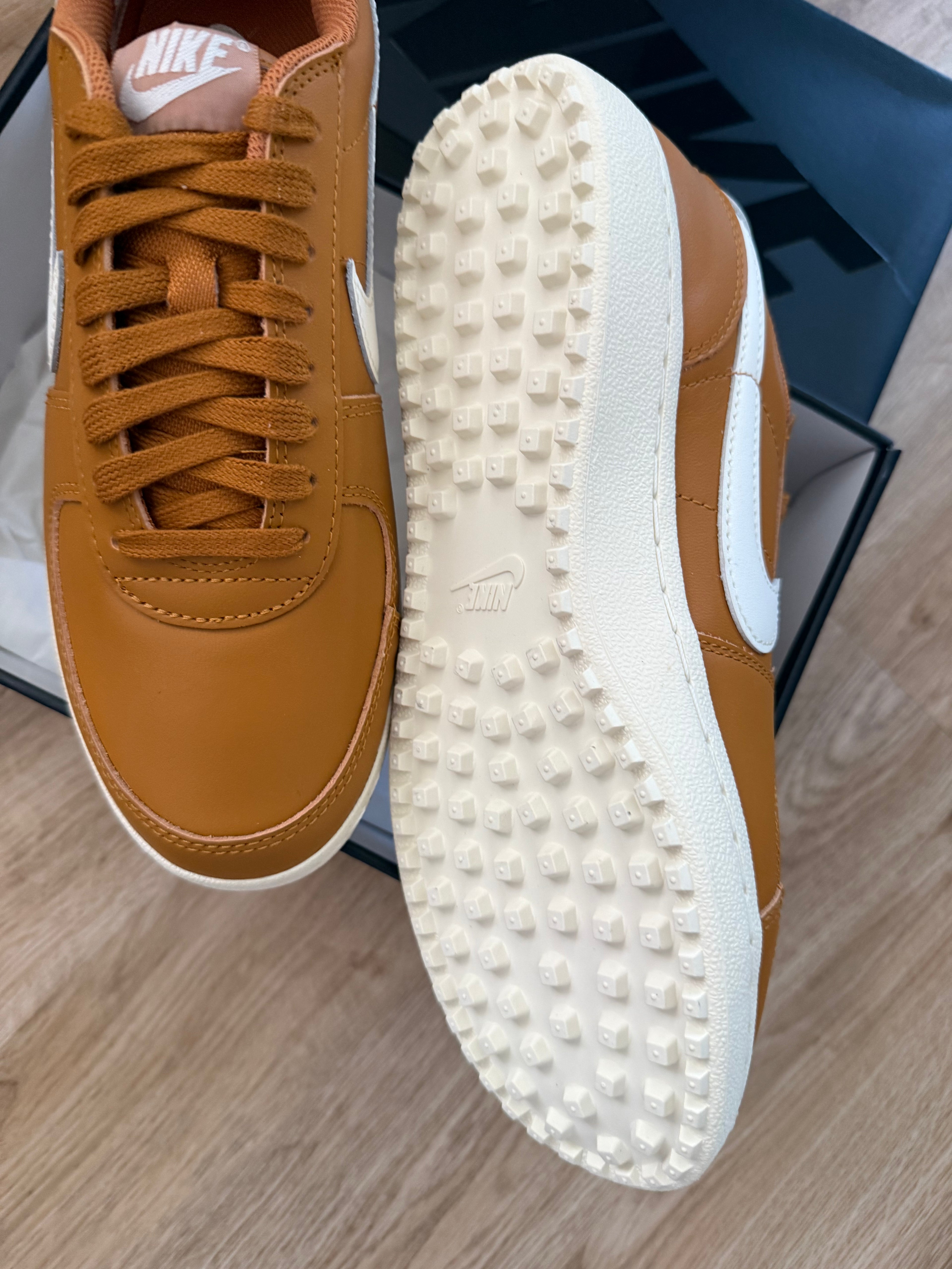 Nike Field General LTR – Desert Ochre/Sail (Neu) – Größe 43