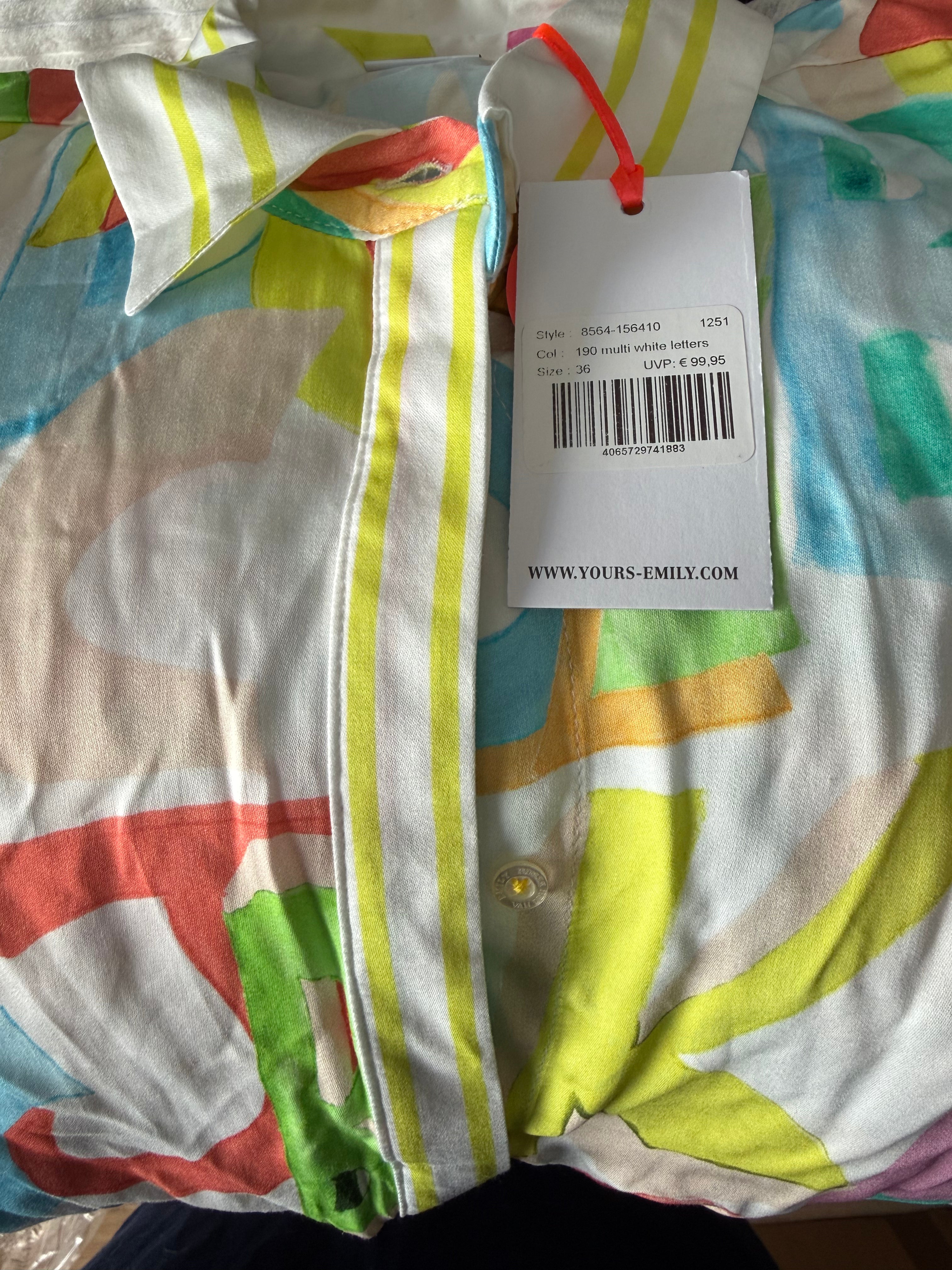 Emily van den Bergh Damenbluse – Gr. 36 – Neu mit Etikett – Bunter Letter-Print