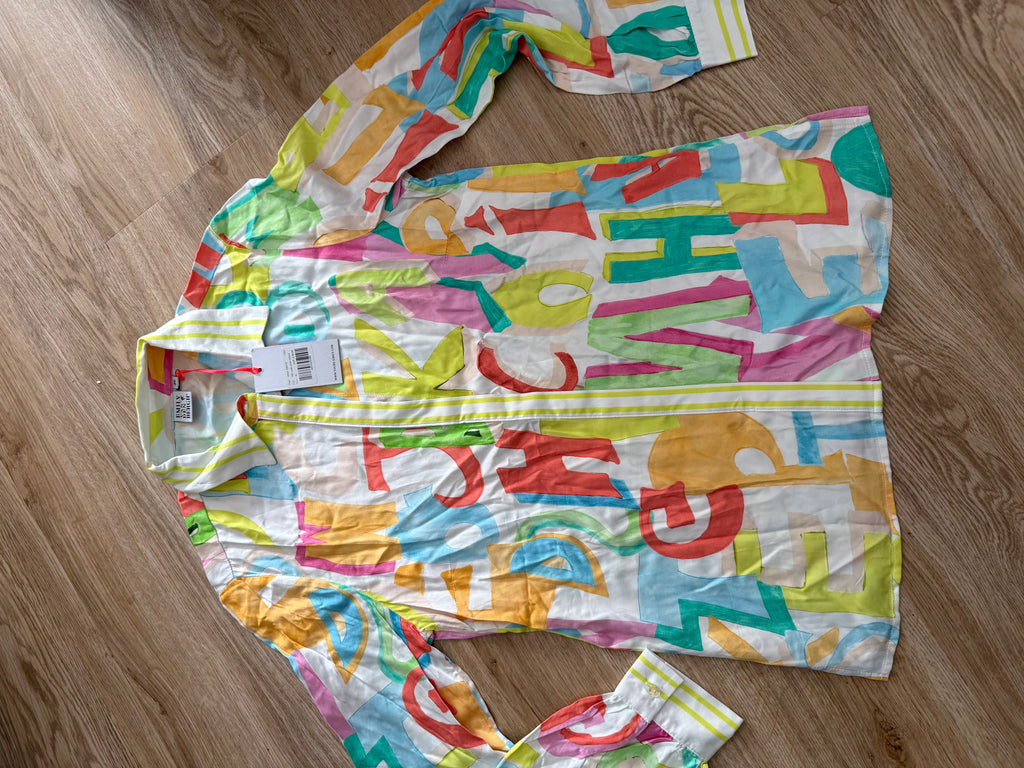 Emily van den Bergh Damenbluse – Gr. 36 – Neu mit Etikett – Bunter Letter-Print