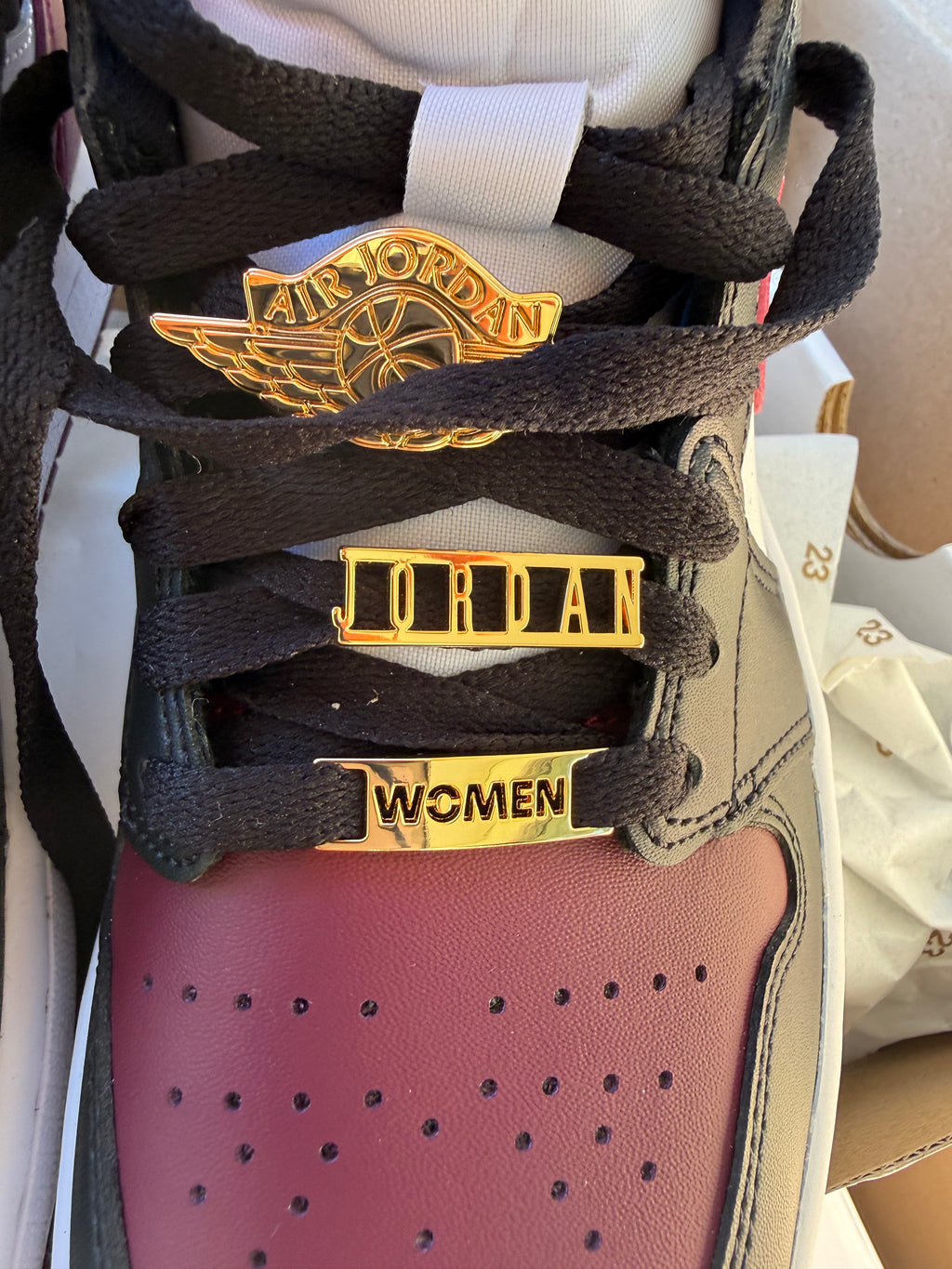 Nike Air Jordan 1 Mid SE Damen – Black/Dark Beetroot – Gr. 38,5 – Neu mit Karton
