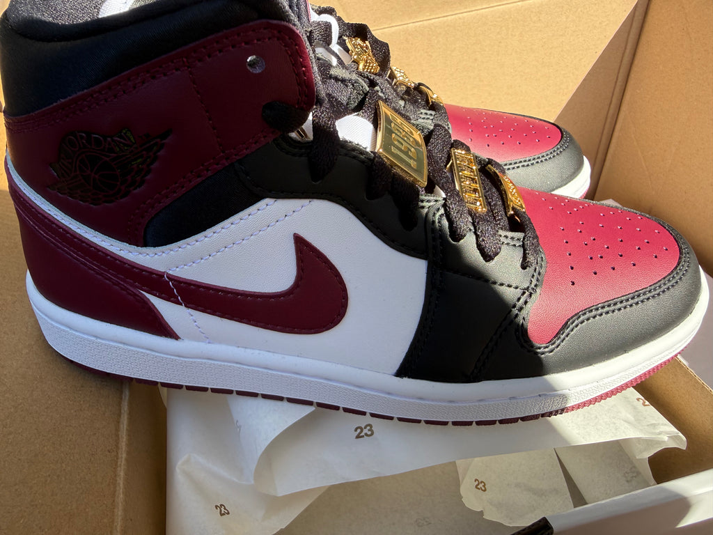 Nike Air Jordan 1 Mid SE Damen – Black/Dark Beetroot – Gr. 38,5 – Neu mit Karton