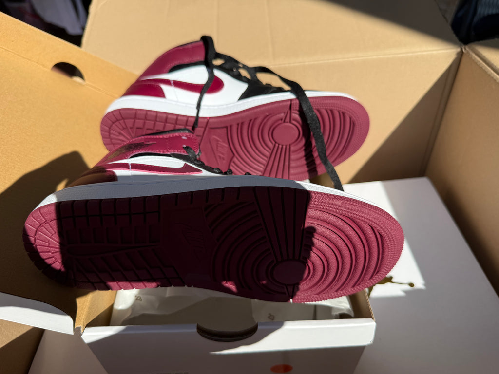 Nike Air Jordan 1 Mid SE Damen – Black/Dark Beetroot – Gr. 38,5 – Neu mit Karton