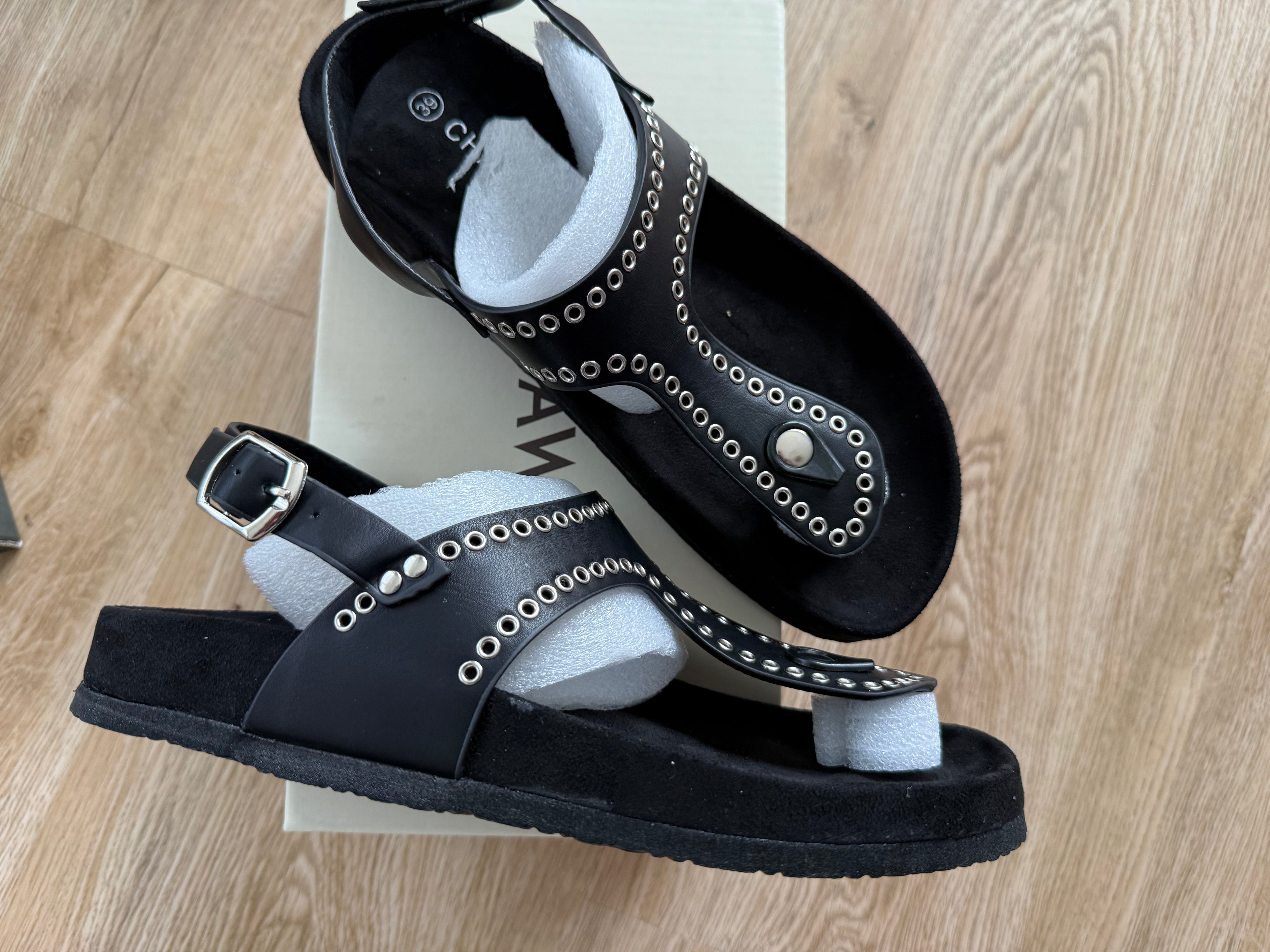 Damen Zehentrenner-Sandalen CHATTAWAK Schwarz – Größe 39 – Neu
