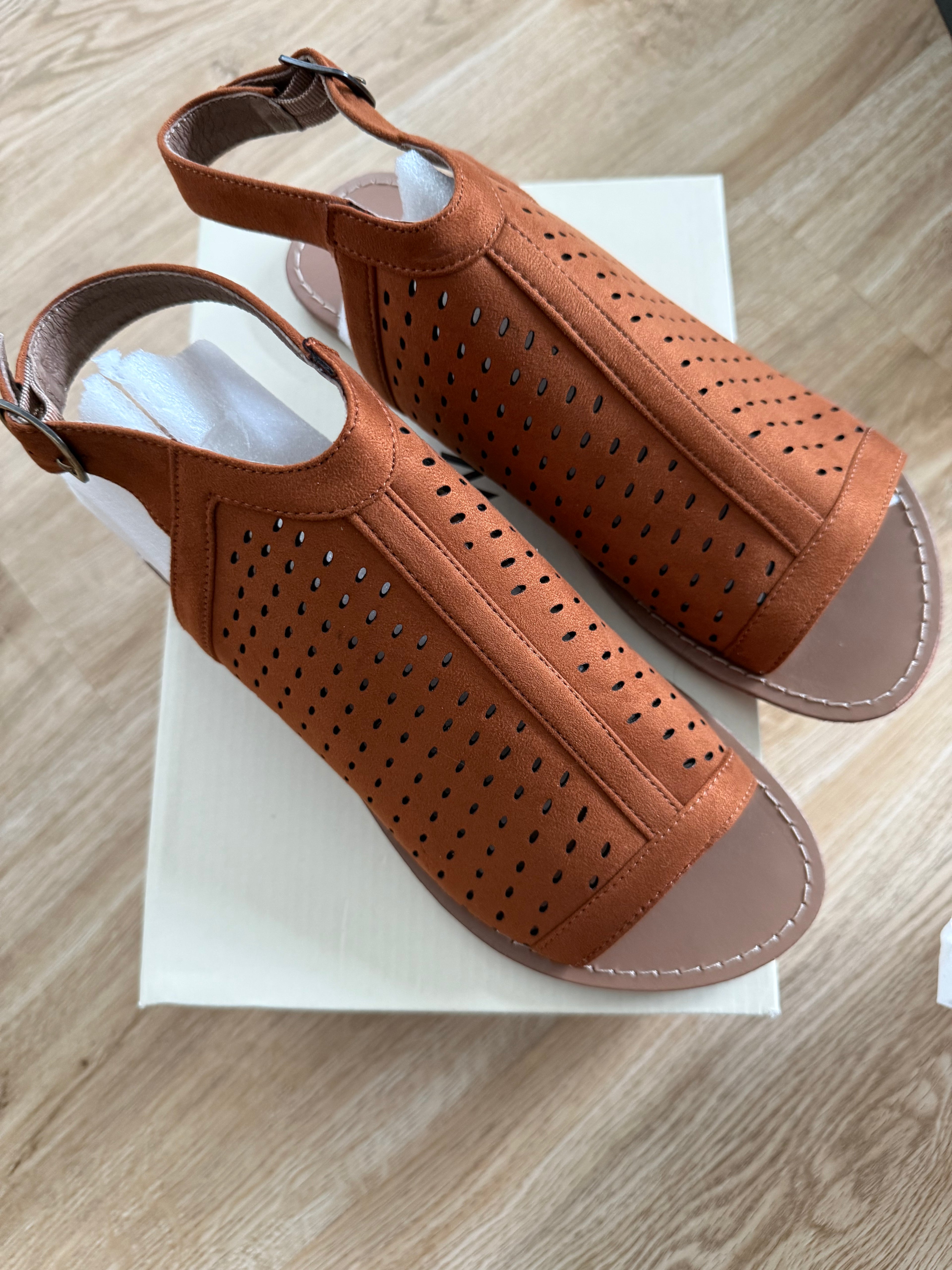 CHATTAWAK Damen Sandalen „Tulipe“ – Camel – Größe 41 – Neu