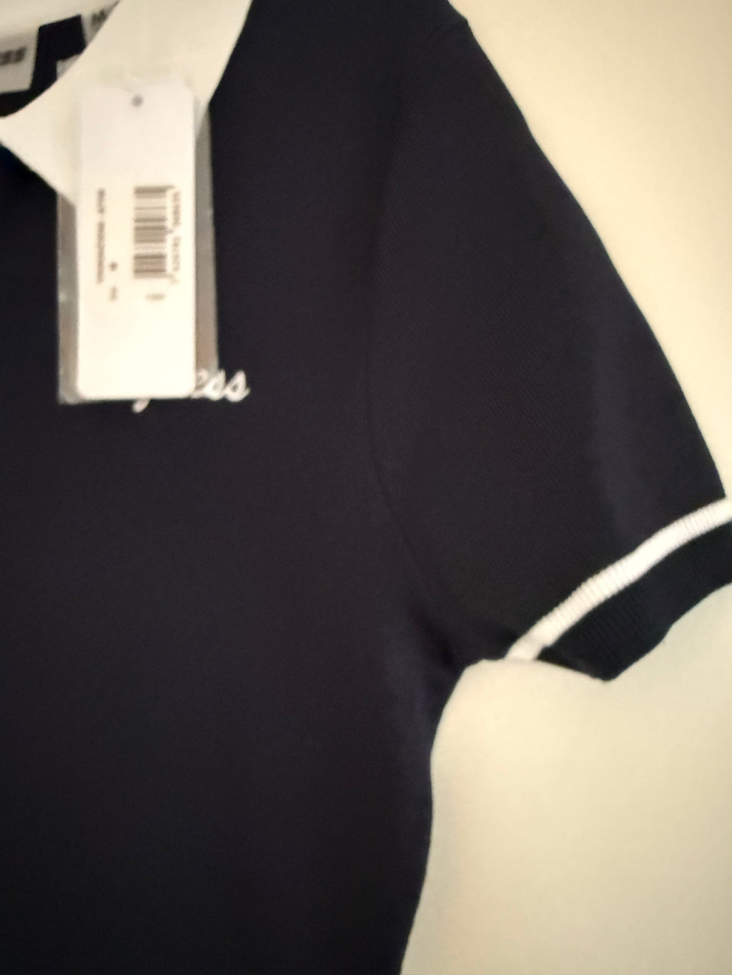 GUESS Damen Strickkleid mit Reißverschluss & Polokragen – Navy/Weiß – Gr. M – Neu mit Etikett
