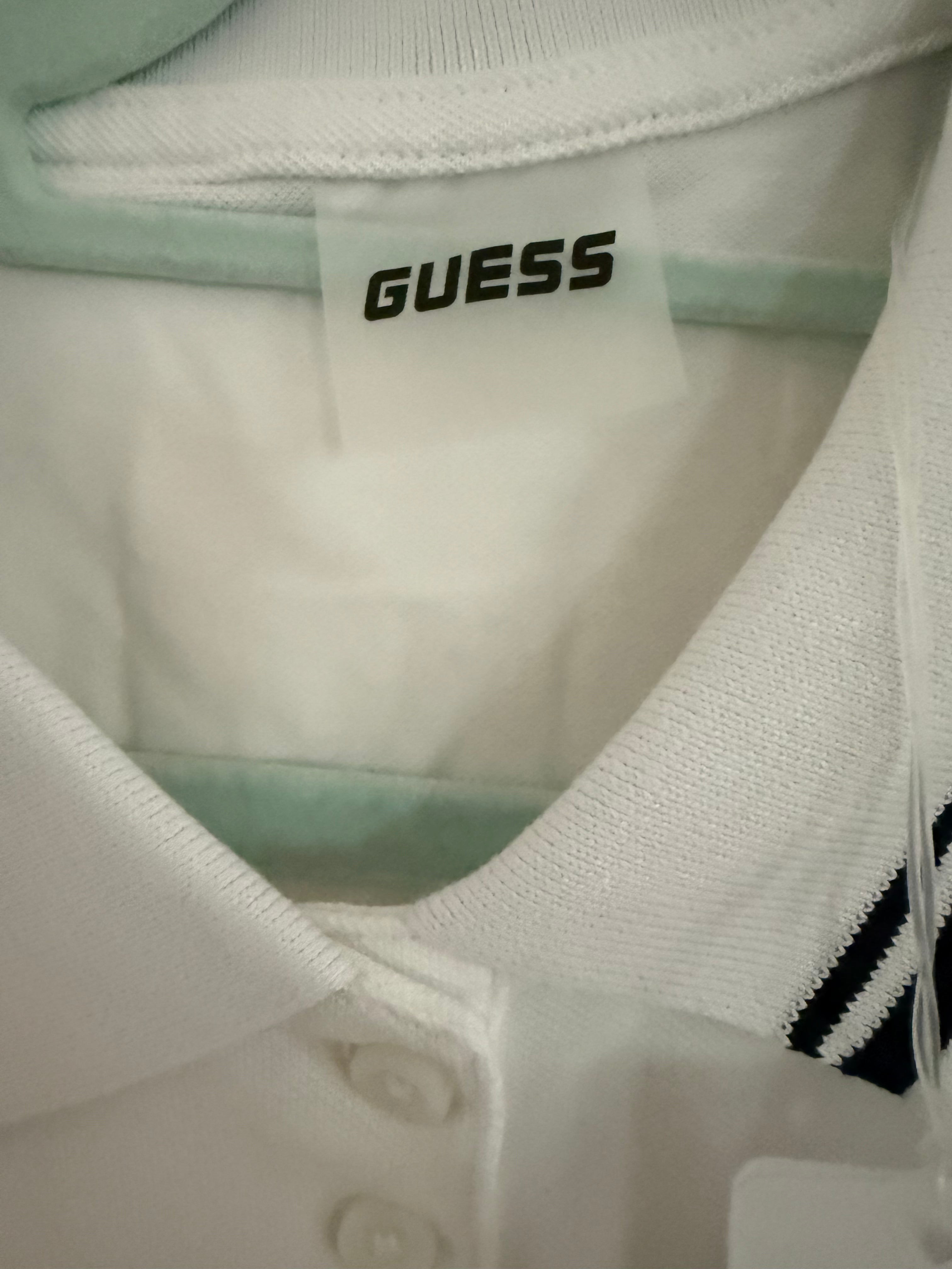 GUESS Damen Poloshirt Weiß – Größe L (fällt kleiner aus) – Neu mit Etikett