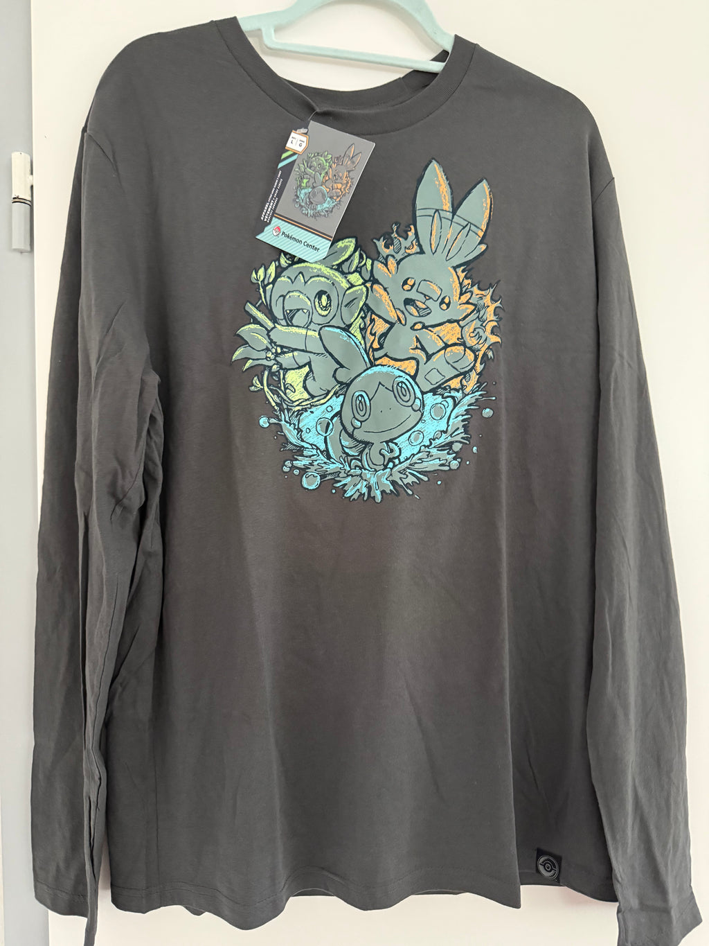 Pokémon Center Galar Friends Langarmshirt – Gr. L – Neu mit Etikett