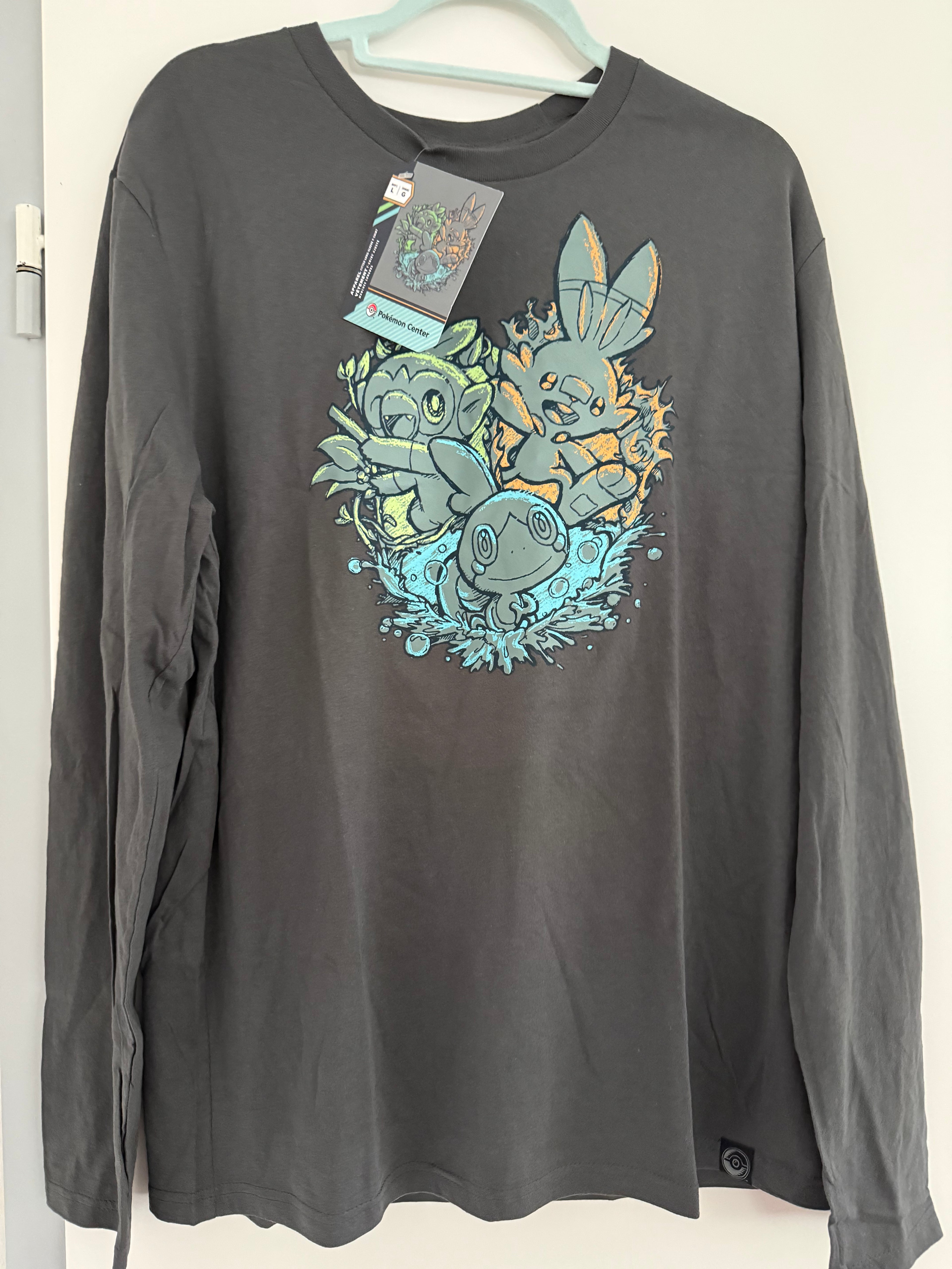 Pokémon Center Galar Friends Langarmshirt – Gr. L – Neu mit Etikett