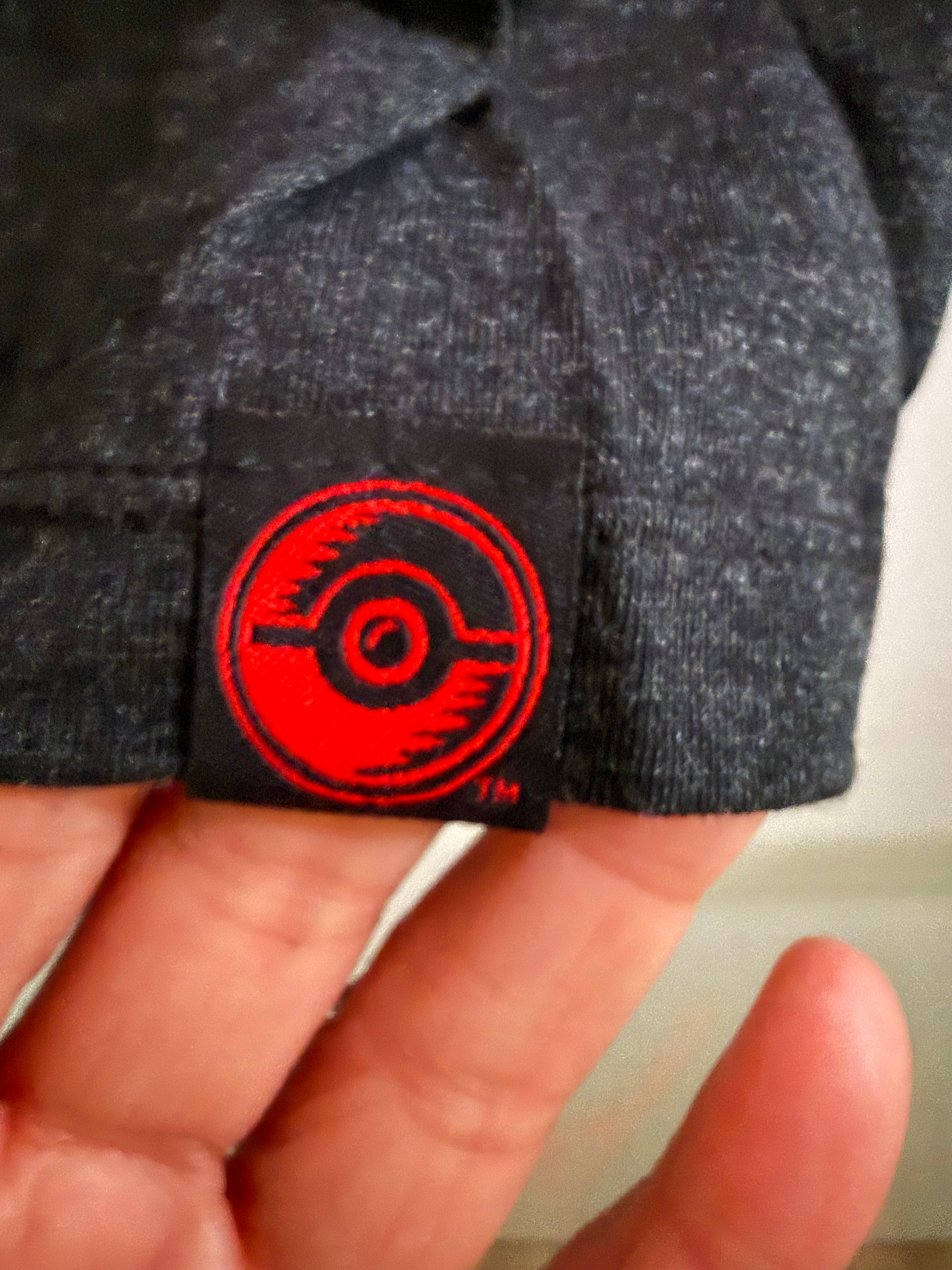 Pokémon Center Team Rocket Langarmshirt – Neu mit Etikett – Damen Gr. L