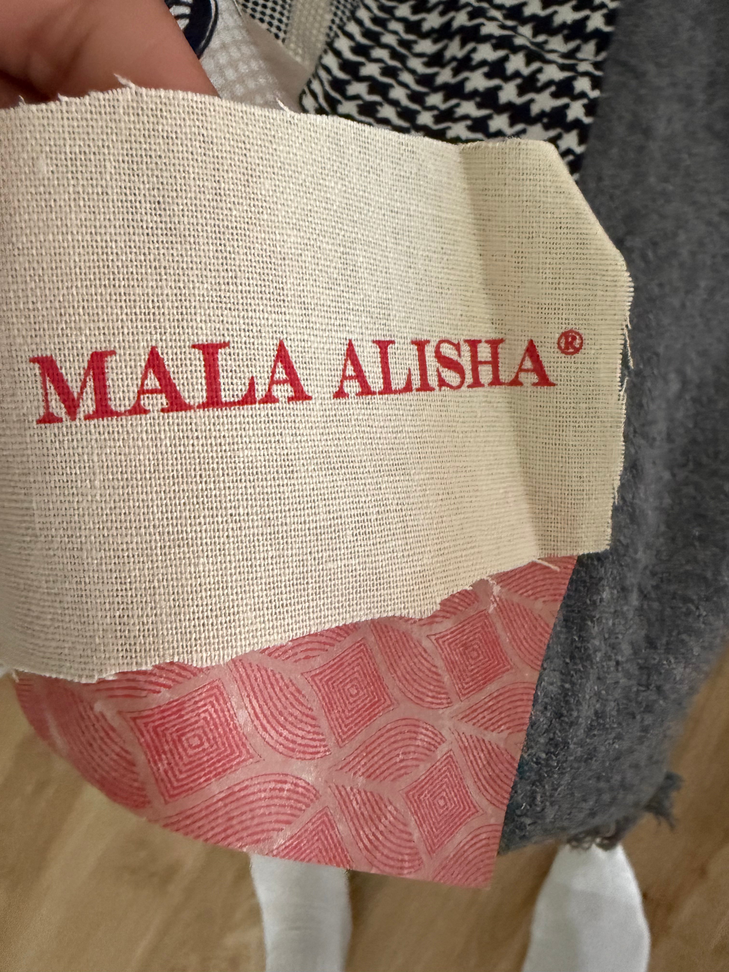 MALA ALISHA® Super Women Schal – Groß & wunderschön

Wunderschöner MALA ALISHA® Schal in großzügigem Format – Neuware!