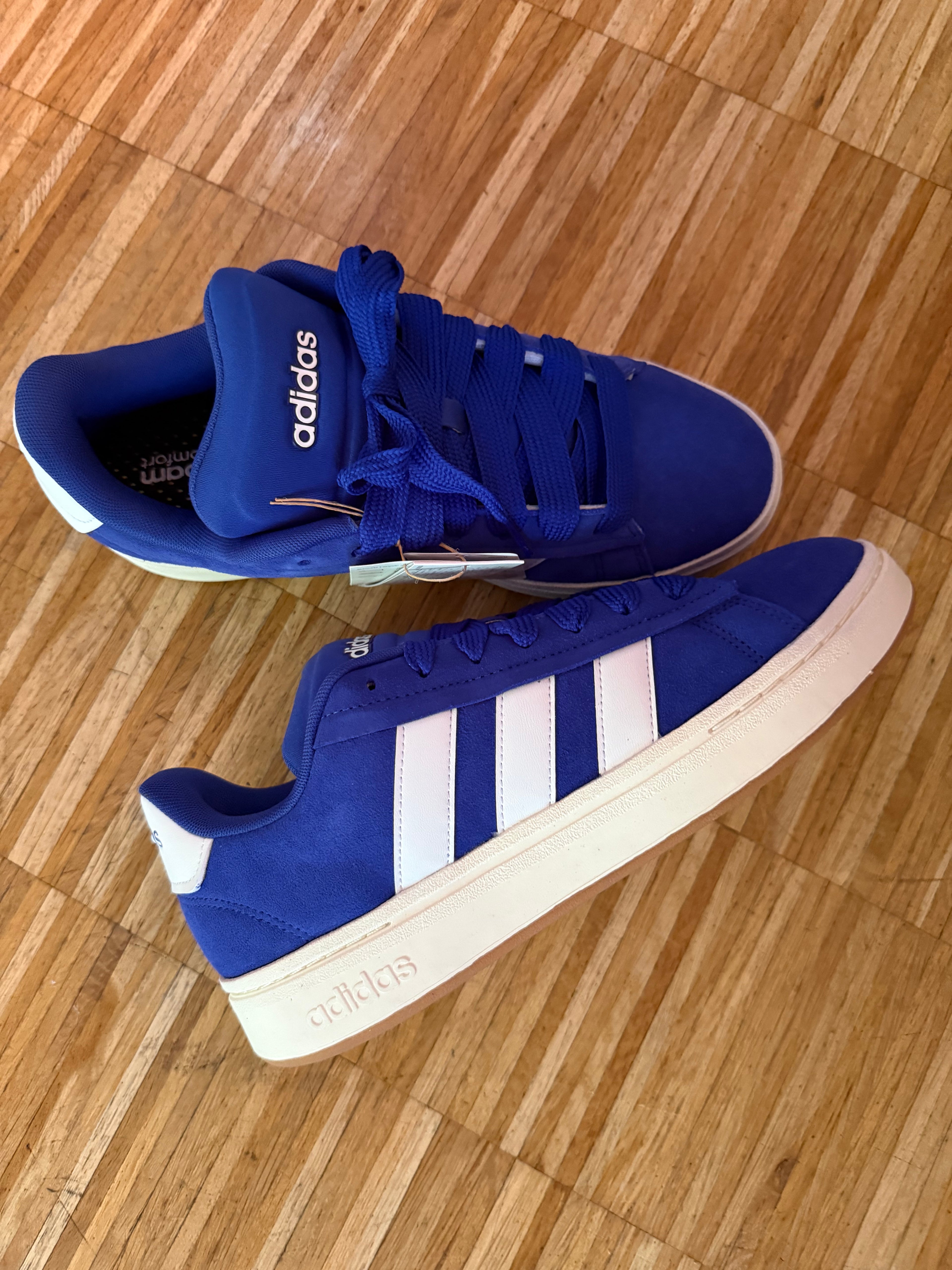 Adidas Sneaker – Neuware – Größe 43